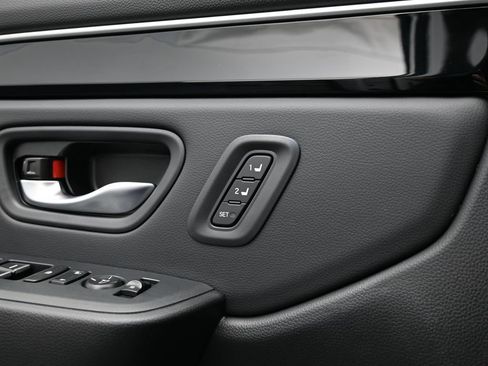 Used 2025 Honda Pilot Touring image 18