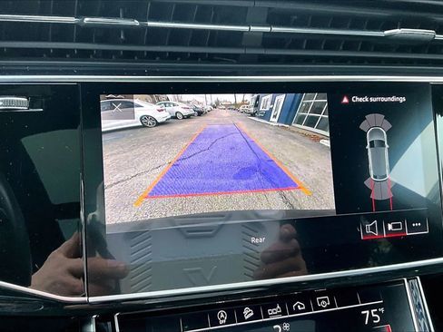 Used 2019 Audi Q8 Premium image 21