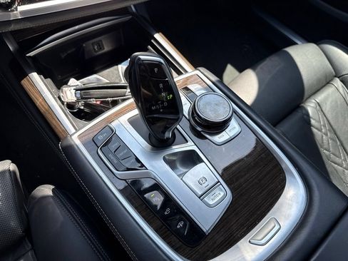 Used 2019 BMW 740e xDrive AWD/4WD image 20