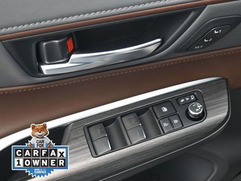 Used 2024 Toyota Venza Limited AWD/4WD image 17