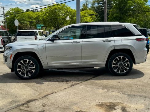Used 2023 Jeep Grand Cherokee Overland AWD/4WD image 6