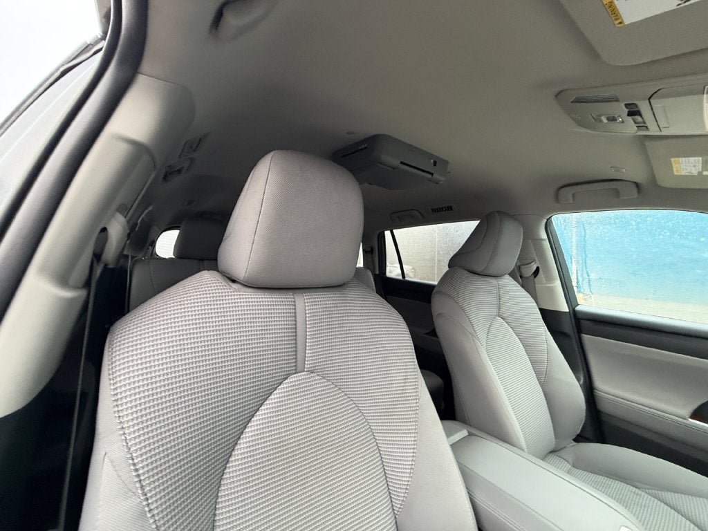 Used 2023 Toyota Highlander LE FWD image 27