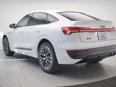 Used 2024 Audi Q8 e-tron Premium Plus w/ Premium Plus Package image 3