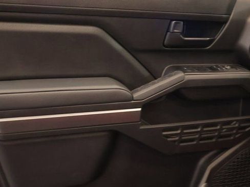 New 2025 Toyota Tacoma SR5 image 7