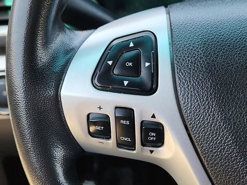 Used 2014 Ford Explorer XLT w/ Equipment Group 202A AWD/4WD image 16