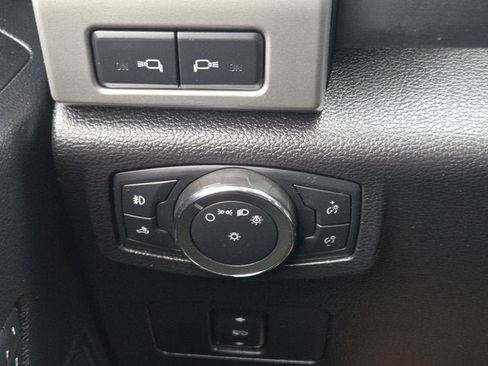 Used 2017 Ford F250 Lariat w/ Chrome Package image 26