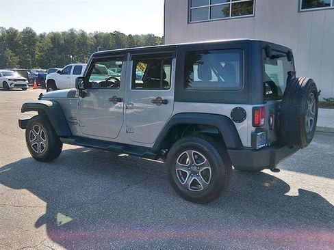 Used 2016 Jeep Wrangler Unlimited Sport w/ Connectivity Group AWD/4WD image 5