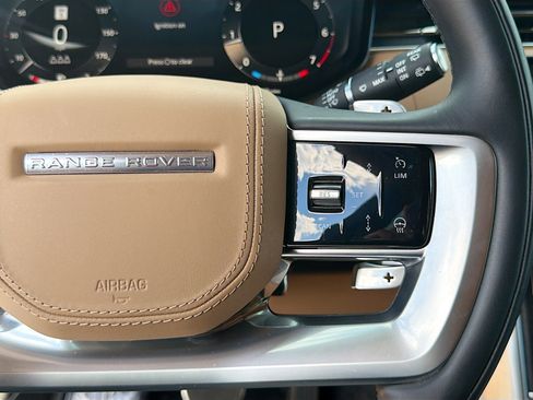 Used 2025 Land Rover Range Rover SE image 39
