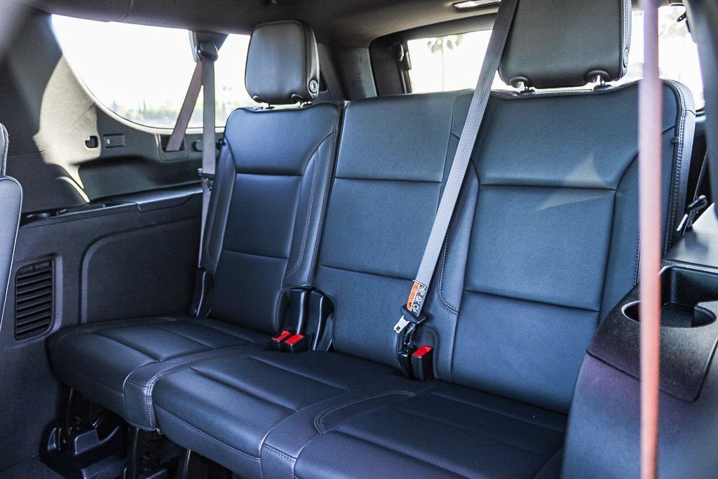 Used 2025 Chevrolet Suburban High Country AWD/4WD image 20