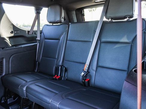 Used 2025 Chevrolet Suburban High Country AWD/4WD image 20