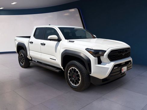Used 2026 Toyota Tacoma TRD Off-Road w/ TRD Off Road Premium Package AWD/4WD image 7