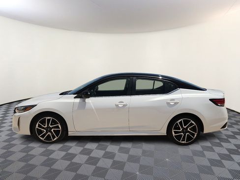 Used 2024 Nissan Sentra SR w/ SR Premium Package FWD image 2