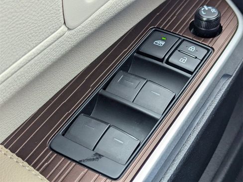 Used 2021 Toyota Sienna XLE image 24