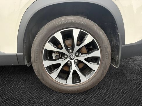 Used 2024 Toyota Grand Highlander AWD Hybrid image 11