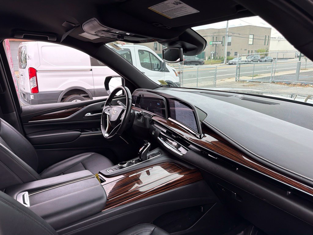 Used 2023 Cadillac Escalade Luxury AWD/4WD image 19