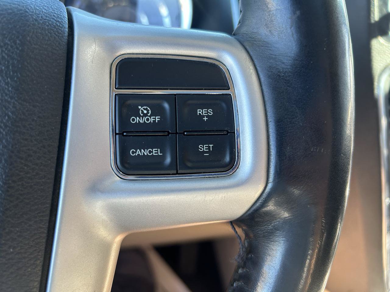 Used 2015 Chrysler Town & Country Limited Platinum FWD image 20