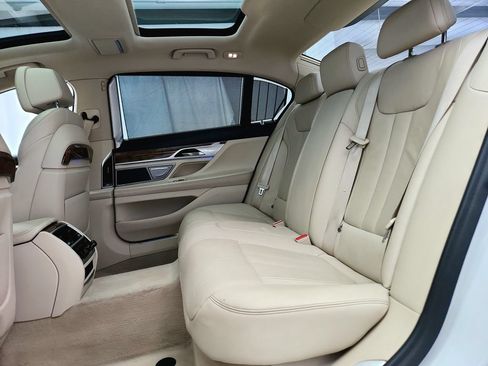Used 2018 BMW 740e xDrive AWD/4WD image 27