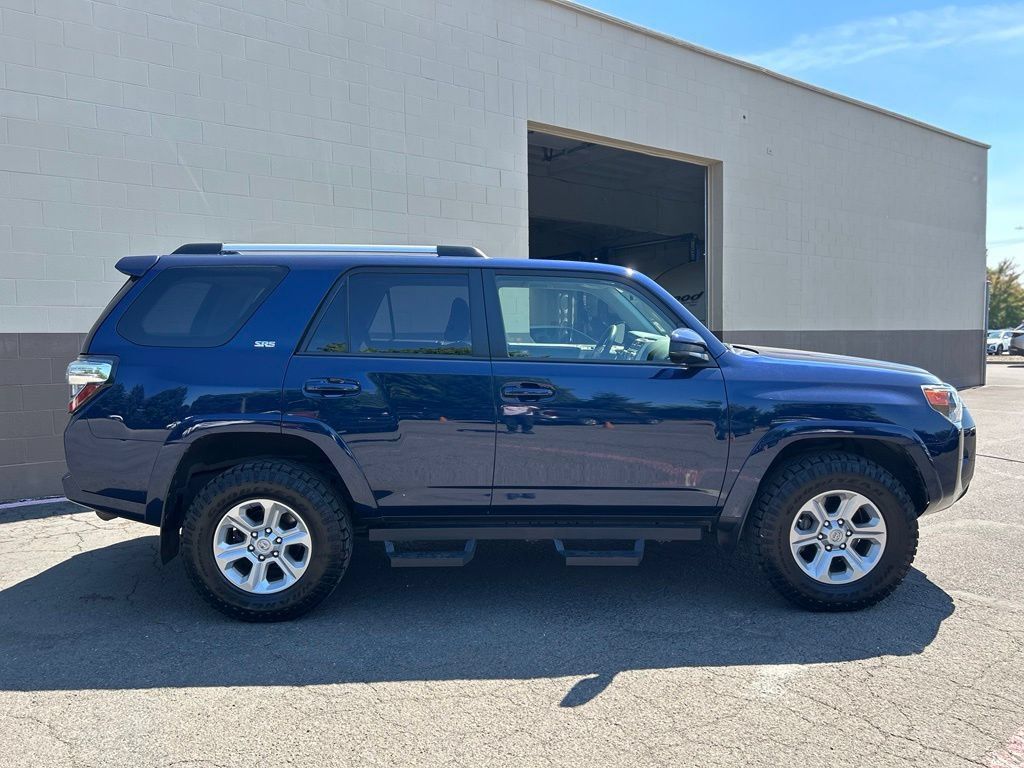 Used 2019 Toyota 4Runner SR5 AWD/4WD image 3