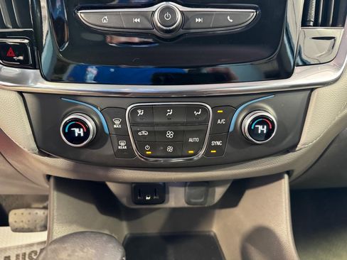 Used 2021 Chevrolet Traverse LT image 21