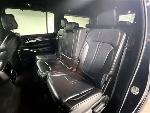 Used 2023 Jeep Wagoneer 4WD w/ Convenience Group I image 33