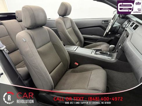 Used 2013 Ford Mustang Convertible image 40