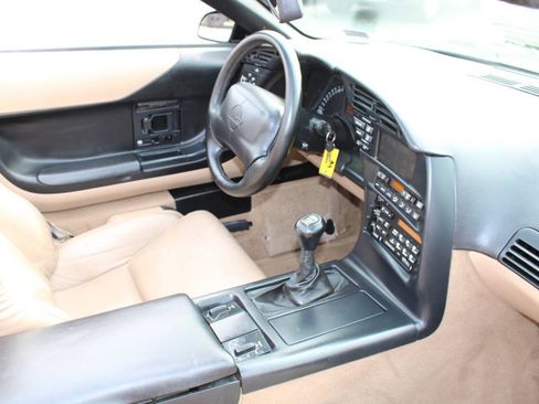 Used 1996 Chevrolet Corvette Convertible RWD image 12