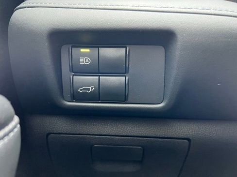 Used 2021 Toyota Highlander XLE image 13