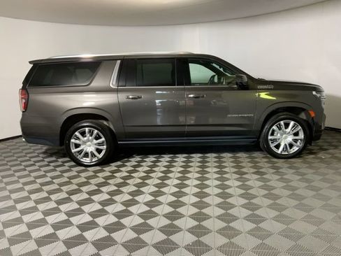 Used 2021 Chevrolet Suburban High Country w/ Premium Package image 6