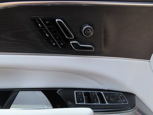 Used 2025 Cadillac Lyriq Luxury AWD/4WD image 10