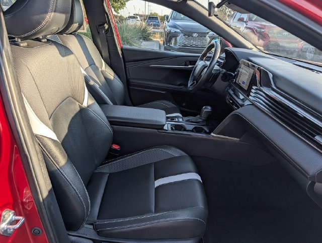 Used 2025 Toyota Camry SE FWD image 31