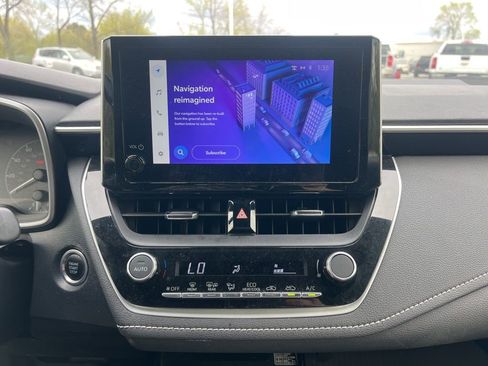 Used 2024 Toyota Corolla SE w/ SE Package FWD image 4