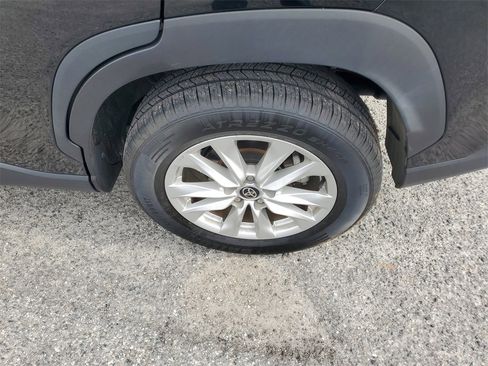 Used 2022 Toyota Corolla Cross LE image 7