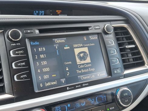 Used 2019 Toyota Highlander XLE w/ Carpet Mat Package (TMS) image 16