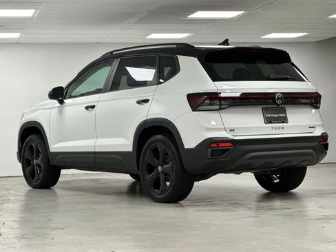 New 2026 Volkswagen Taos SE AWD/4WD image 3