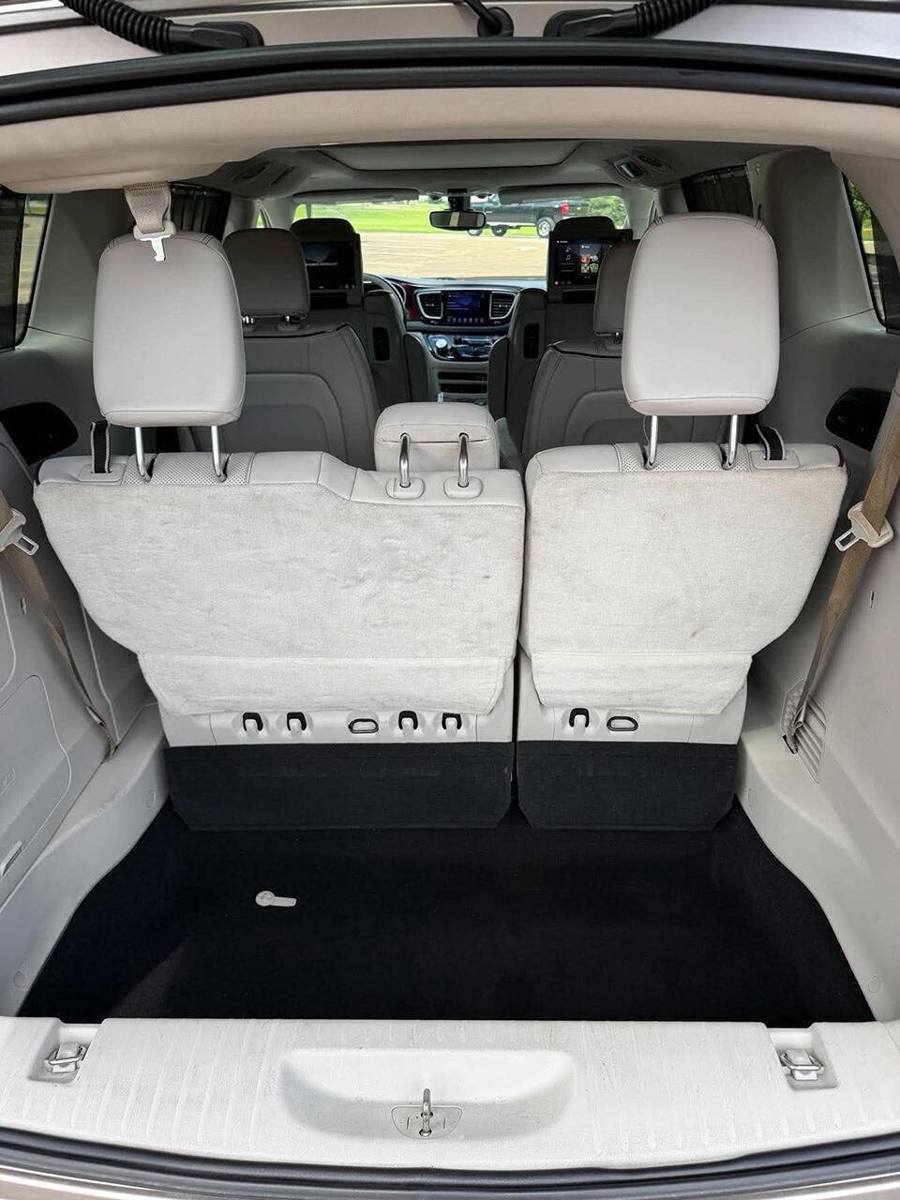 Used 2017 Chrysler Pacifica Limited FWD image 9