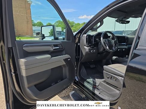 Used 2026 Chevrolet Silverado 2500 ZR2 AWD/4WD image 9