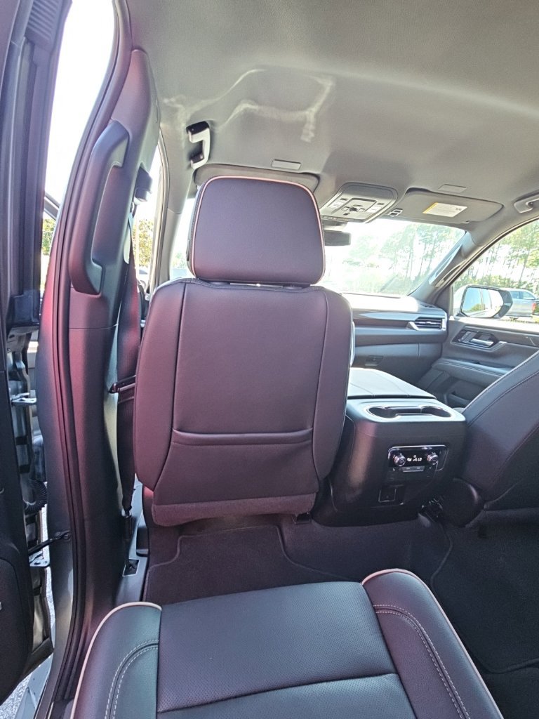 Used 2025 GMC Yukon XL Elevation AWD/4WD image 39
