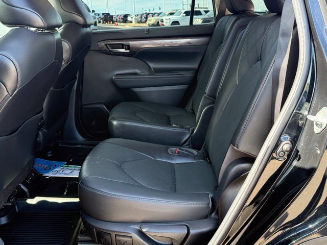Used 2022 Toyota Highlander Platinum FWD image 15