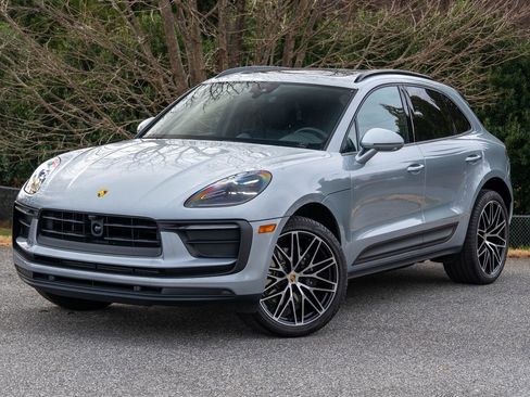Certified 2025 Porsche Macan image 1