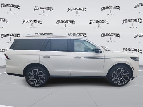 New 2026 Lincoln Navigator Reserve image 6