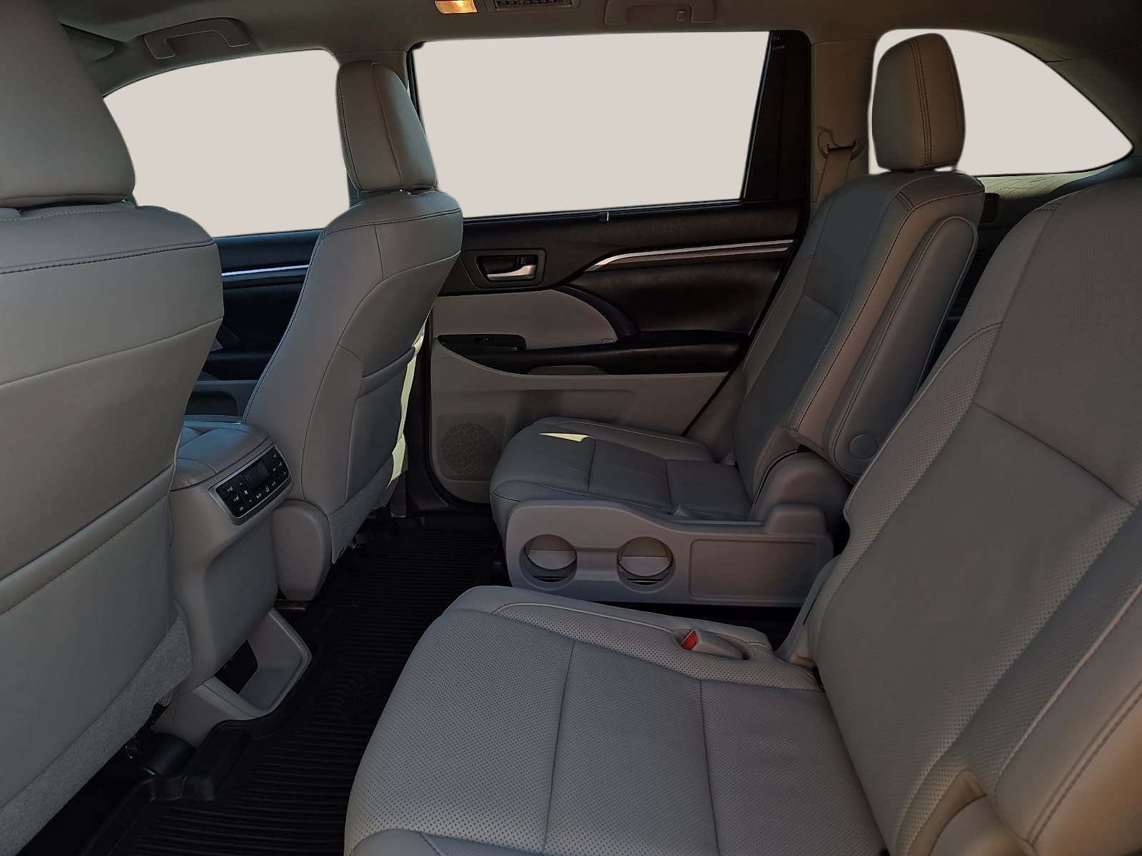 Used 2018 Toyota Highlander Limited Platinum AWD/4WD image 11