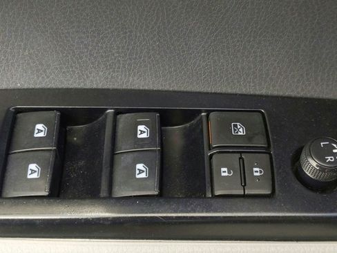 Used 2019 Toyota Camry L image 17