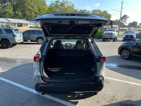 Used 2020 Toyota RAV4 XLE Premium FWD image 4