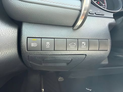 Used 2020 Toyota Camry SE FWD image 21