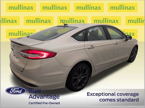 Used 2018 Ford Fusion SE w/ Equipment Group 201A FWD image 3