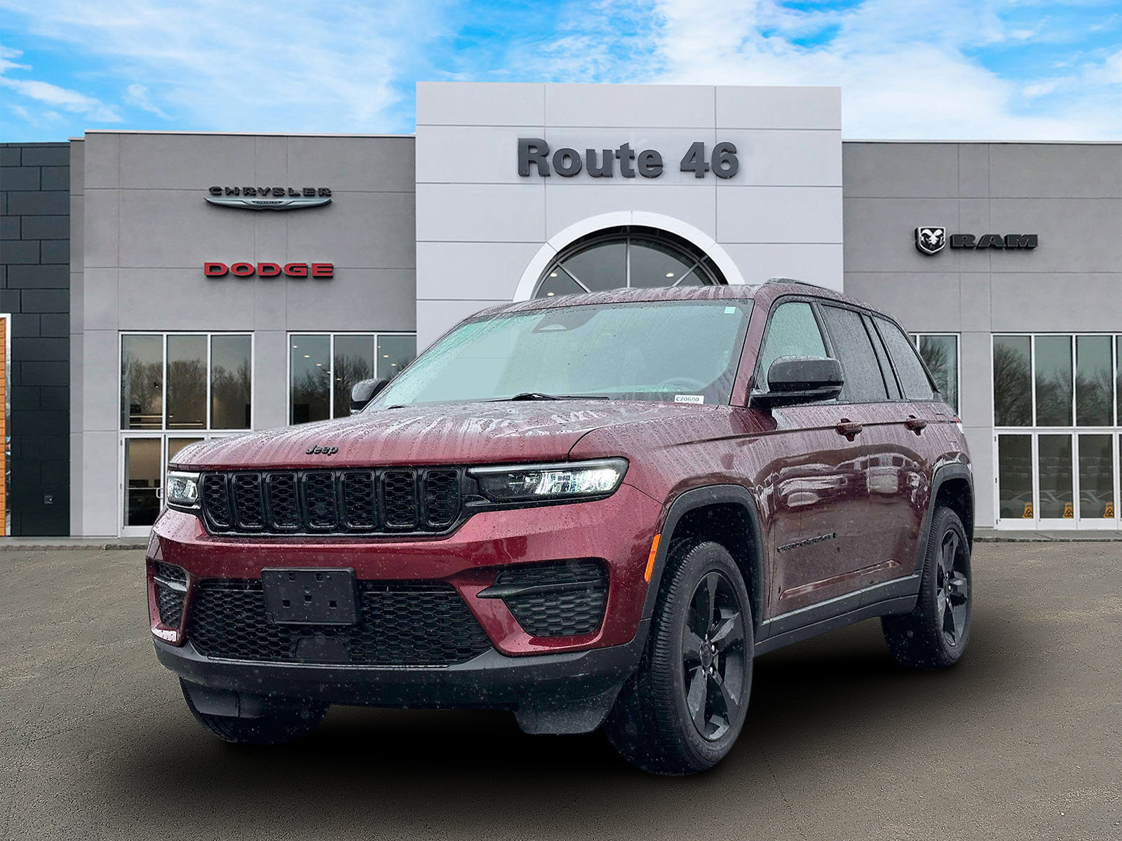 Used 2025 Jeep Grand Cherokee Altitude AWD/4WD image 2
