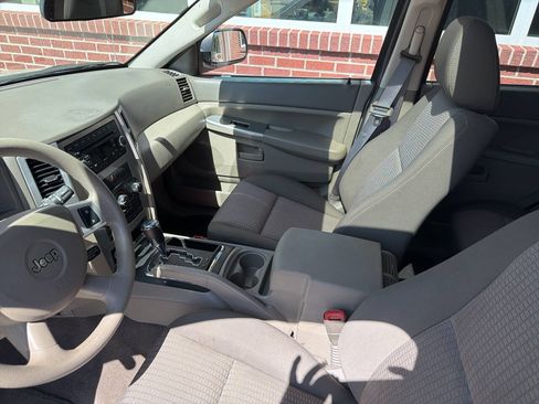 Used 2008 Jeep Grand Cherokee Laredo w/ Sun/Sound Group AWD/4WD image 16