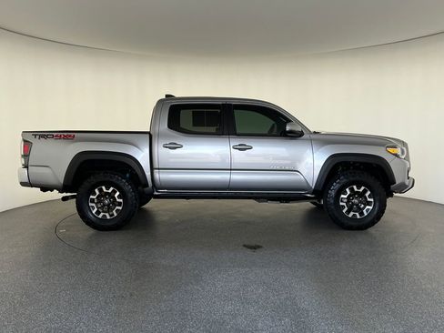 Used 2020 Toyota Tacoma TRD Off-Road AWD/4WD image 2