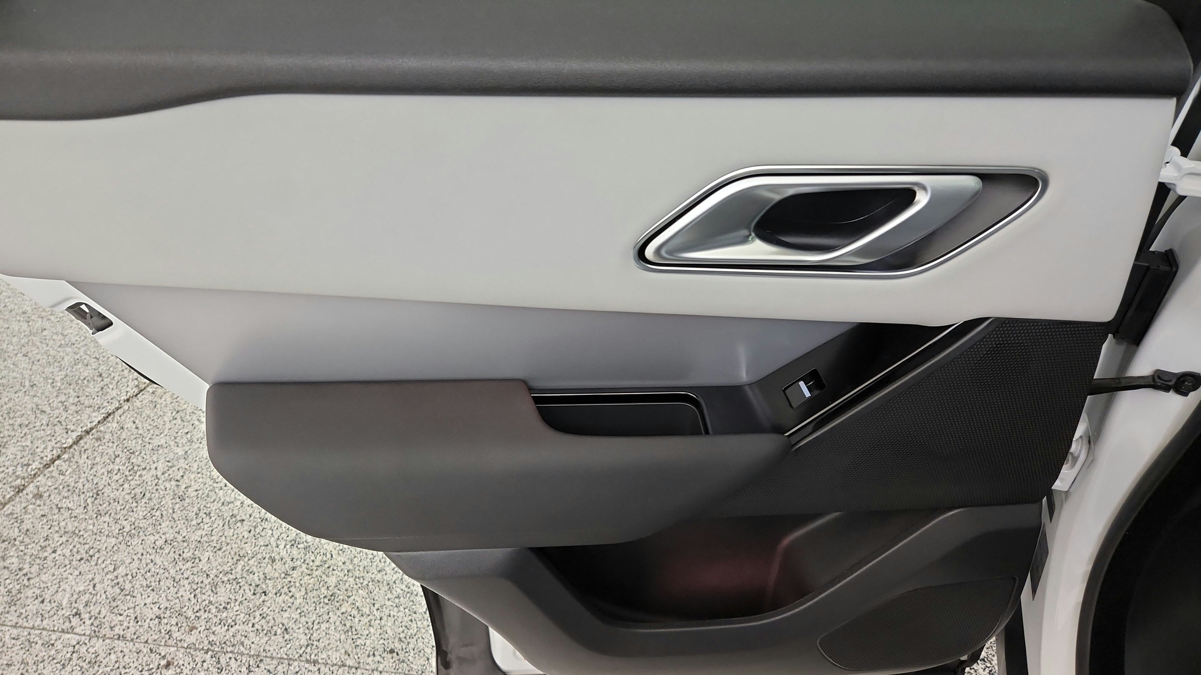 Used 2024 Land Rover Range Rover Velar S AWD/4WD image 27