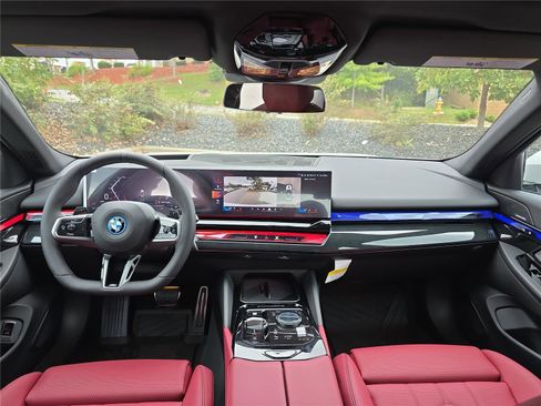 New 2026 BMW 550e xDrive AWD/4WD image 19